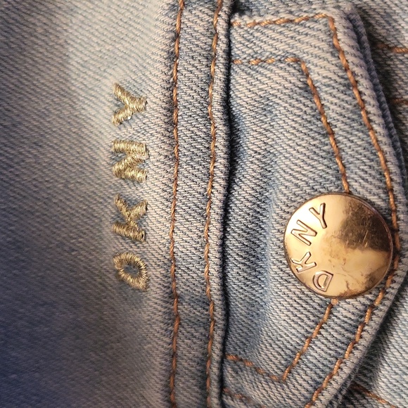 DKNY light wash denim jacket - Picture 4 of 5